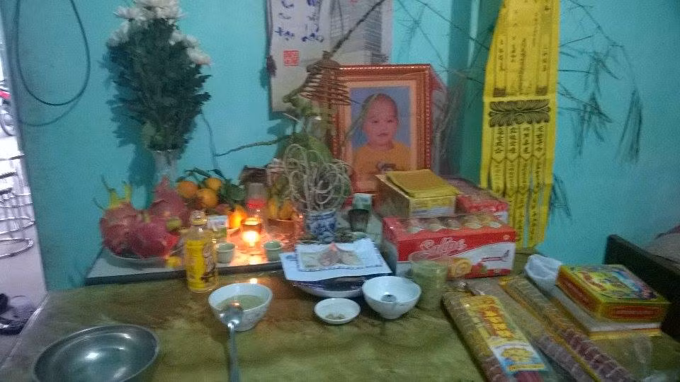 Uan khuc quanh vu be 1 tuoi nghi bi nem xuong gieng-Hinh-4