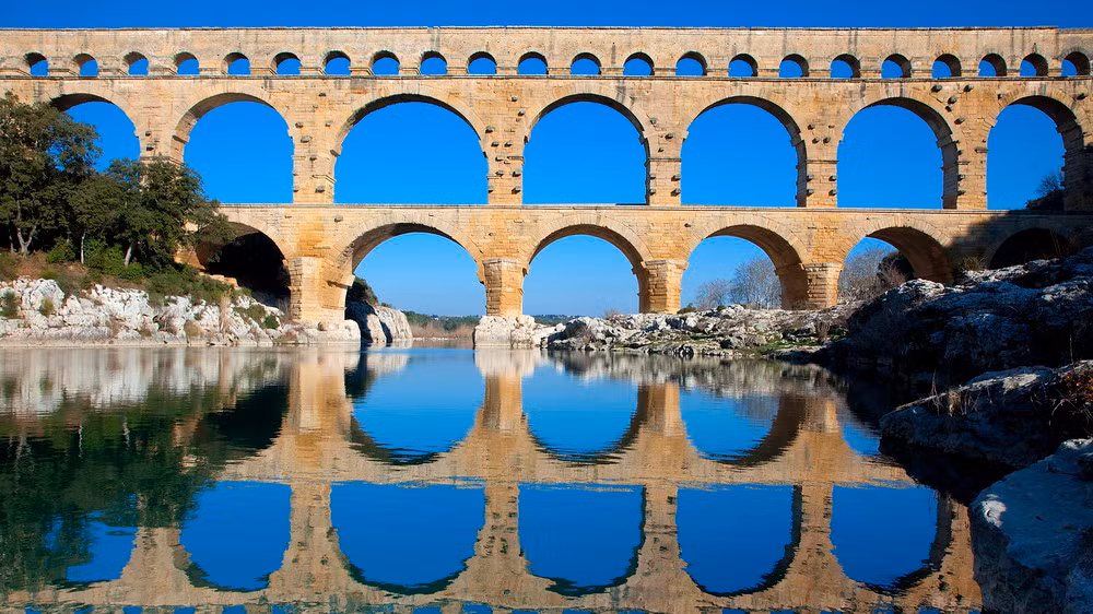 UNESCO đã đưa cầu dẫn nước Pont du Gard vào danh sách Di sản văn hóa thế giới năm 1985.