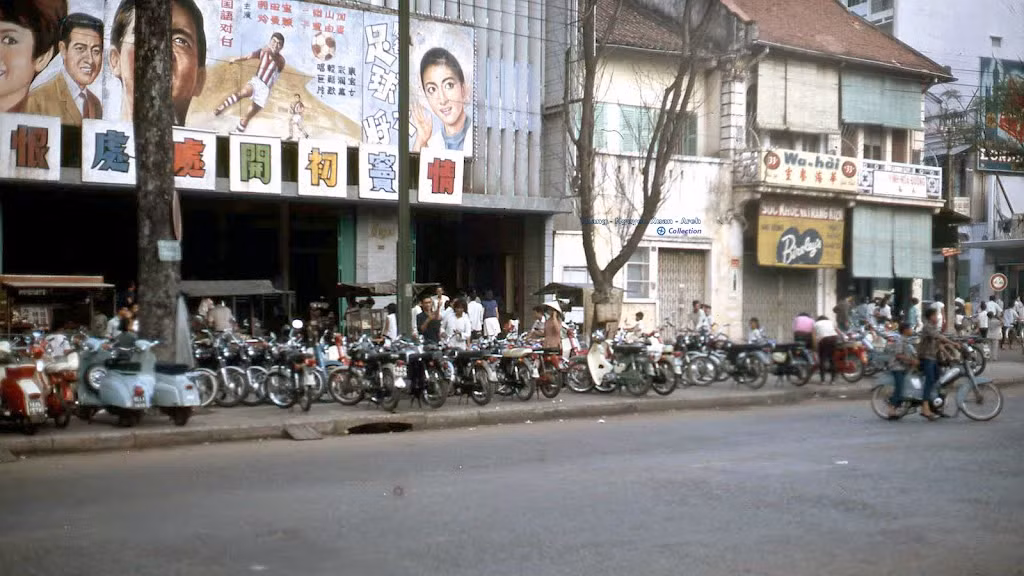 Rạp Lê Ngọc ở đường Tổng Đốc Phương, Chợ Lớn.