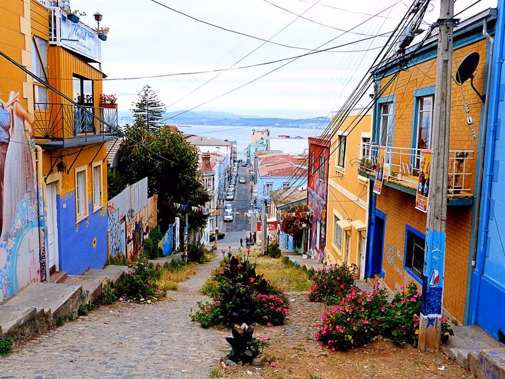 Trước khi kênh đào Panama mở cửa năm 1915, thành phố cổ Valparaiso của Chile là nơi có bến cảng quan trọng bậc nhất trên tuyến đường hàng hải Thái Bình Dương - Đại Tây Dương.