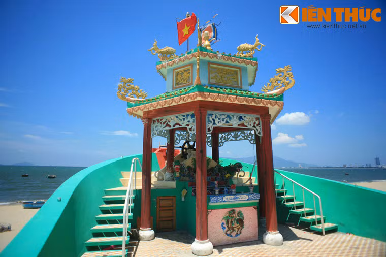 Ngôi miếu hình con thuyền độc đáo của Đà Nẵng là nơi dân làng Thanh An, Thanh Thuỷ tổ chức các lễ hội như cầu ngư, cúng cơm hàng năm và thắp hương vào các ngày rằm, mùng 1 và Tết.