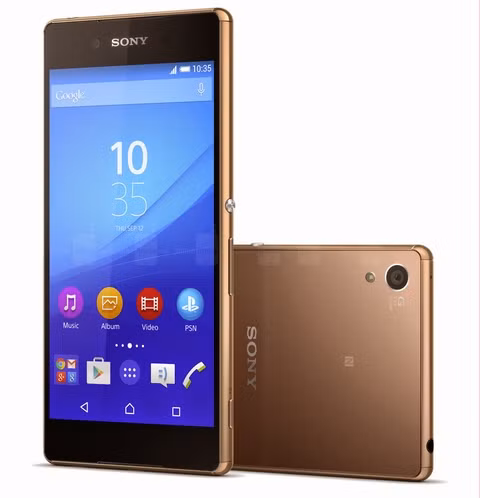 Mặt khác, tùy chọn bộ nhớ trong 16GB trước đây cũng bị loại bỏ và trên Z3 Plus phiên bản thấp nhất có dung lượng 32GB, trong khi đó bộ nhớ RAM vẫn duy trì 3GB. Thiết bị mới sở hữu cùng màn hình TRILUMINOU 5,2-inch độ phân giải 1080p nhưng hoạt động tốt hơn với các ngón tay ẩm ướt và vẫn đạt tiêu chuẩn chống thấm nước và bụi bẩn IP65/IP68.