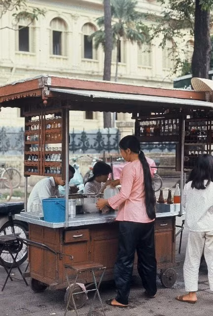 Quầy giải khát ven đường.