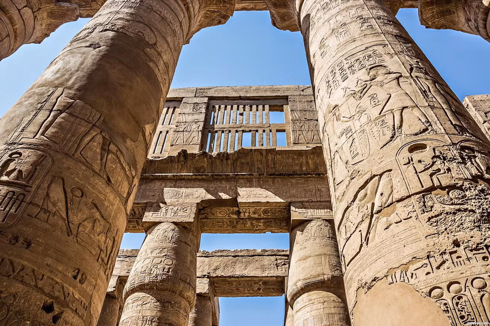 Ngày nay, đền Karnak đã hư hại khá nhiều theo thời gian, nhưng vẫn giữ được những nét kiến trúc chính từ hơn 3.000 năm trước.