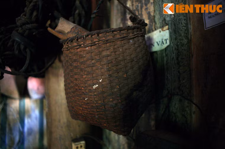 Giỏ đựng gạo, mắm, muối của thợ săn voi mang theo mỗi khi đi săn.
