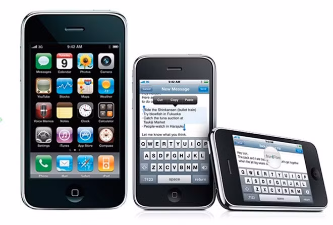  iPhone OS 3.0. iPhone OS 3.0 ra mắt tháng 6/2009, tích hợp sẵn trên iPhone 3GS. Phần mềm mới cho phép người dùng iPhone lần đầu tiên có thể copy, paste các đoạn text và gõ phím ở chế độ landscape khi nhắn tin. Tuy nhiên cho đến hiện tại, nhiều người vẫn thích nhắn tin ở chế độ portrait hơn.