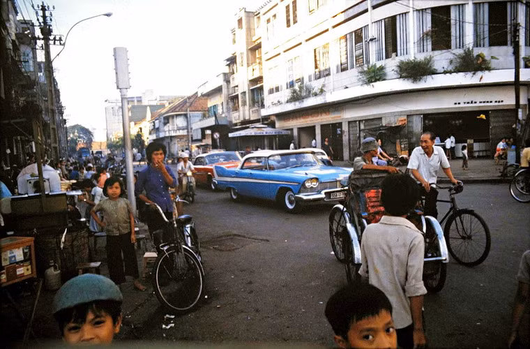 Ngã tư Trần Hưng Đạo - Đề Thám.