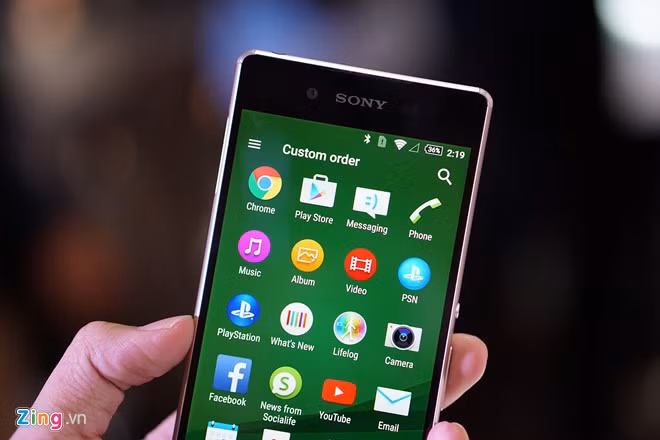 Tuy nhiên, thanh notification đã được làm trong suốt.