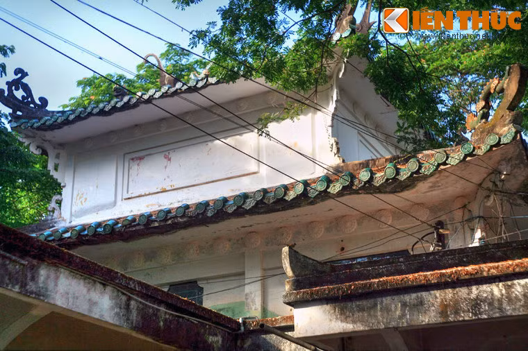 Khoảng từ năm 1935 đến năm 1940, Văn Thánh Miếu được trùng tu và việc thờ phượng cũng được sắp xếp lại. Tả vu được dùng làm thư viện, hữu vu làm nơi hội họp. Tại đây, một hội tao đàn (thơ ca) đã được thành lập.