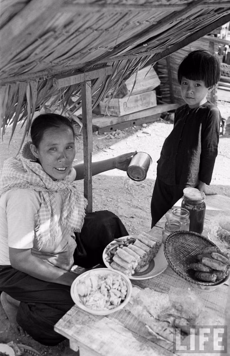 Quán bò bía đơn sơ trên bến Bạch Đằng.