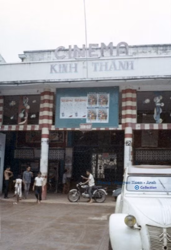 Rạp Kinh Thành ở khu Tân Định, chuyên về phim Ấn Độ và phim cao bồi.