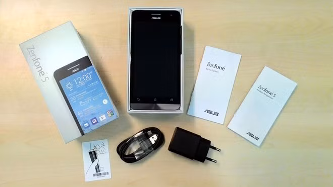  Asus Zenfone 5 (từ 3,49 triệu đồng): Nếu muốn một sản phẩm cao cấp hơn, người dùng có thể chọn chiếc Zenfone 5. Bản chip tốc độ 1,2 GHz của Zenfone 5 có giá 3,49 triệu đồng. Thiết bị này có camera lên đến 8 megapixel, pin 2.110 mAh và dùng 2 SIM.