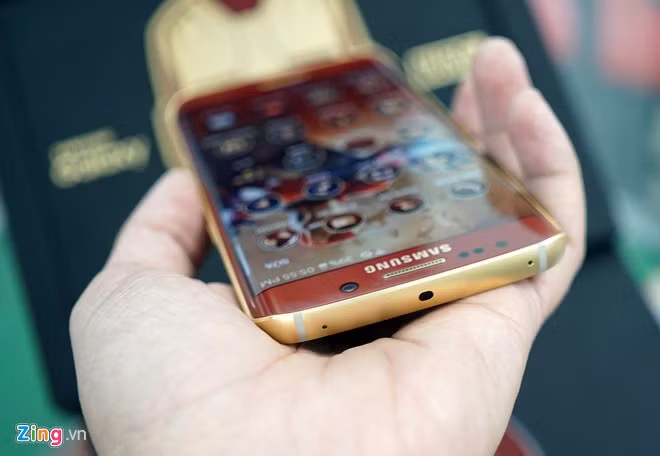 Màu vàng của phiên bản này đậm hơn so với bản champagne trên iPhone.