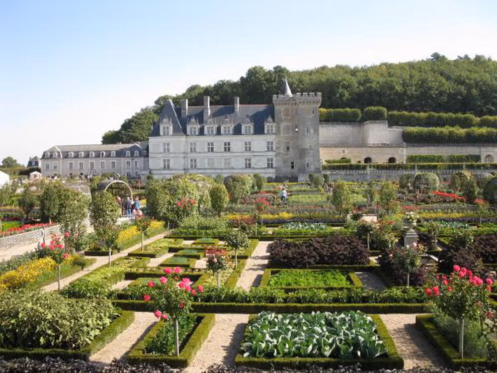 6. Lâu đài Villandry được ông Jean le Bretoncho - Bộ trưởng Tài chính dưới thời vua Francois I cho xây dựng. Lâu đài này hoàn thành năm 1536, nổi tiếng với những khu vườn đẹp nhất vùng thung lũng sông Loire.