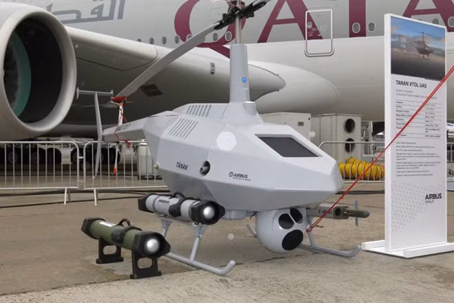Mẫu trực thăng trinh sát - tấn công không người lái Tanan của tập đoàn Airbus được trưng bày tại triển lãm hàng không Paris. Nó có thể mang theo tên lửa hạng nhẹ MMP hoặc rocket dẫn hướng laser.
