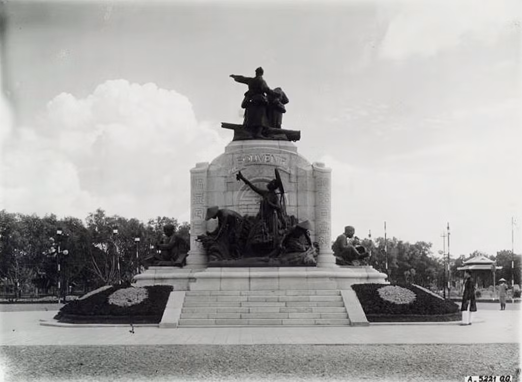 Vào giai đoạn trước 1945, tượng đài Canh Nông là tượng đài bề thế và tinh xảo bậc nhất của Hà Nội. Nhưng tượng đài này đã không tồn tại lâu do những biến động của thời cuộc.