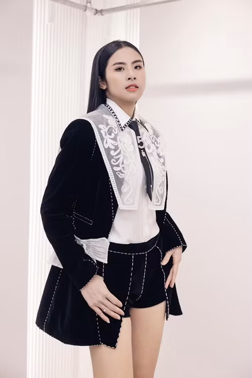 Gần đây, Ngọc Hân thôi giữ chức vụ Phó tổng giám đốc một công ty bất động sản.