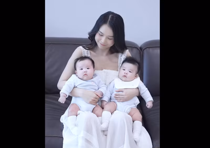 Cặp song sinh của Sam thường mặc đồ đôi.