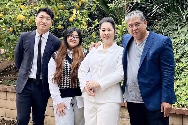 NSND Hong Van tiet lo bat ngo ve ong xa Le Tuan Anh