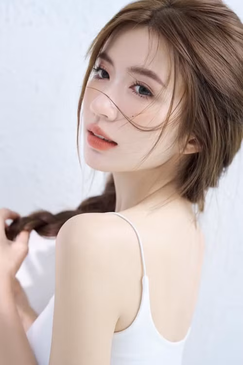 Ngọc Huyền khoe gương mặt xinh đẹp với đôi mắt to tròn trong một bộ ảnh cách đây không lâu.