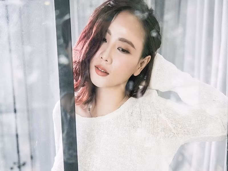 Phía chồng cũ của Dương Yến Ngọc phủ nhận chuyện hành hung vợ cũ và cho biết anh chủ động ly hôn vì vợ cũ thiếu trách nhiệm với con trai, nợ nần chồng chất. Tuy nhiên, một thời gian sau ồn ào, Dương Yến Ngọc và chồng cũ giảng hòa. Ảnh: FBNV.