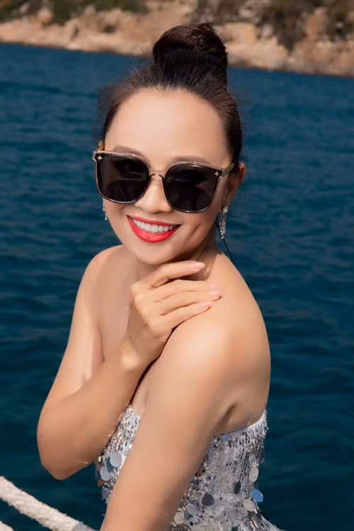 Hoài An có đường tình duyên khá lận đận. Sau khi cuộc hôn nhân đầu tan vỡ, cô một mình nuôi con trai.
