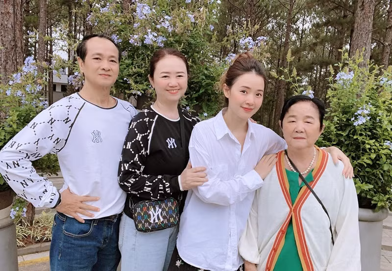 Gần đây, Midu chia sẻ hình ảnh khi đi làm đẹp và du lịch cùng gia đình. Cô không nhắc đến đám cưới ở Đà Lạt. Ảnh: FBNV.