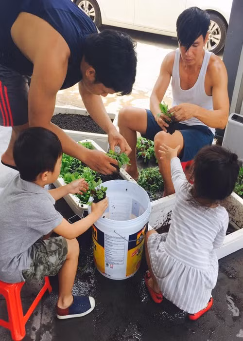 Nam đạo diễn phim Lật mặt 7: Một điều ước thích làm vườn.