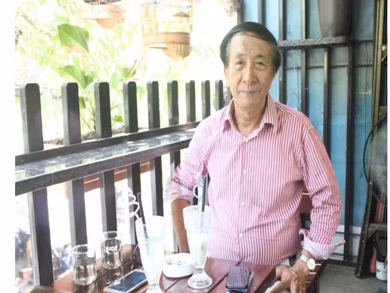 Năm 1992, NSND Nguyễn Hữu Phần cùng Lưu Trọng Ninh, Hoàng Nhuận Cầm, Phi Tiến Sơn, Nguyễn Quang Vinh thành lập Trung tâm Điện ảnh Trẻ dưới sự bảo trợ của Hội Điện ảnh Việt Nam. Từ trung tâm này, Lưu Trọng Ninh, Nguyễn Hữu Phần và Hoàng Nhuận Cầm thực hiện ba bộ phim Hãy tha thứ cho em (phim nhựa), Em còn nhớ hay em đã quên, Người nghèo cũng khóc (phim video). Ảnh: Dân Việt.