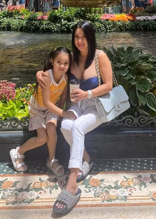 Y Phụng có con gái với người chồng thứ hai ở Mỹ.
