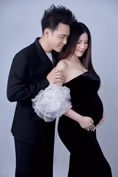 Thanh Duy chia sẻ, em bé trong bụng Kha Ly là món quà bự nhất của vợ dành tặng anh.
