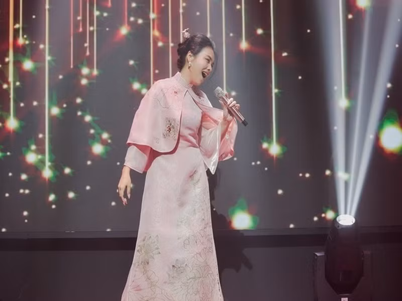 Thường diễn ở sân khấu nhỏ và phòng trà, vợ Quốc Nghiệp xuất hiện tại các sự kiện lớn sau Ca sĩ mặt nạ 2022. Ảnh: FBNV.