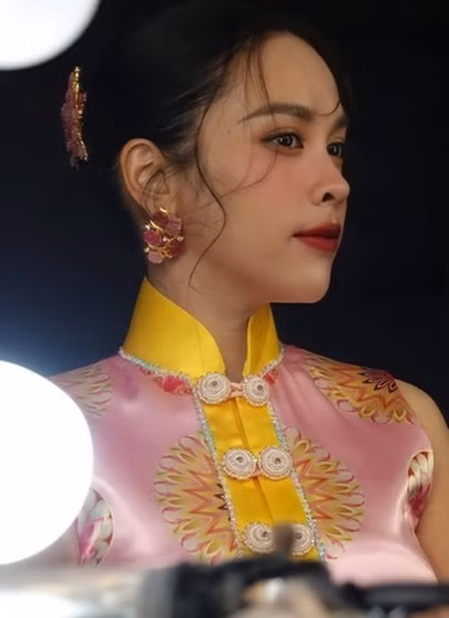 Ngọc Mai từng công tác ở Nhạc viện TP HCM. Mới đây, theo Báo Văn Hóa, từ năm 2019, Nhạc viện TPHCM chấm dứt hợp đồng với giảng viên Ngọc Mai. Ngoài ra, nữ ca sĩ cũng bị khai trừ khỏi Đảng do vi phạm các quy định. Ảnh: Znews.