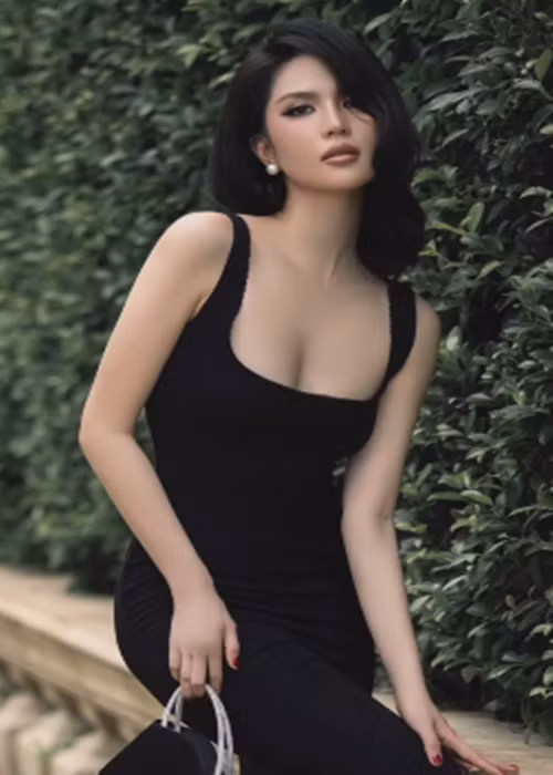 Nữ người mẫu nội y tiết chế trong cách ăn mặc, không hở táo bạo như trước đây.