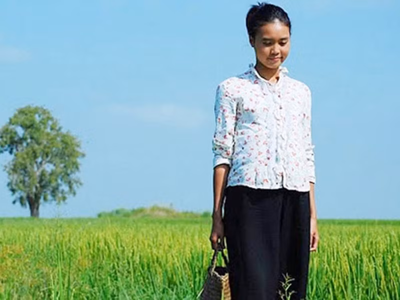 Lan Ngọc học diễn xuất tại ĐH Sân khấu - Điện ảnh TP HCM. Khi còn là sinh viên, cô vụt sáng nhờ vai diễn Nương trong Cánh đồng bất tận. Ảnh: Đẹp Plus.