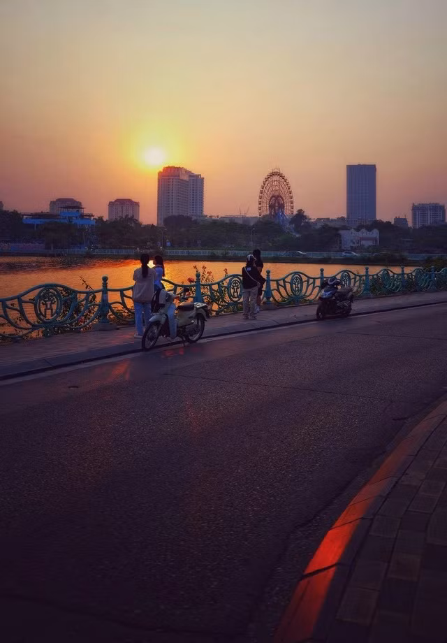 Đã đến thành phố Hà Nội, sao có thể bỏ lỡ trải nghiệm vui chơi và thưởng ngoạn hoàng hôn Hồ Tây đẹp ngỡ ngàng