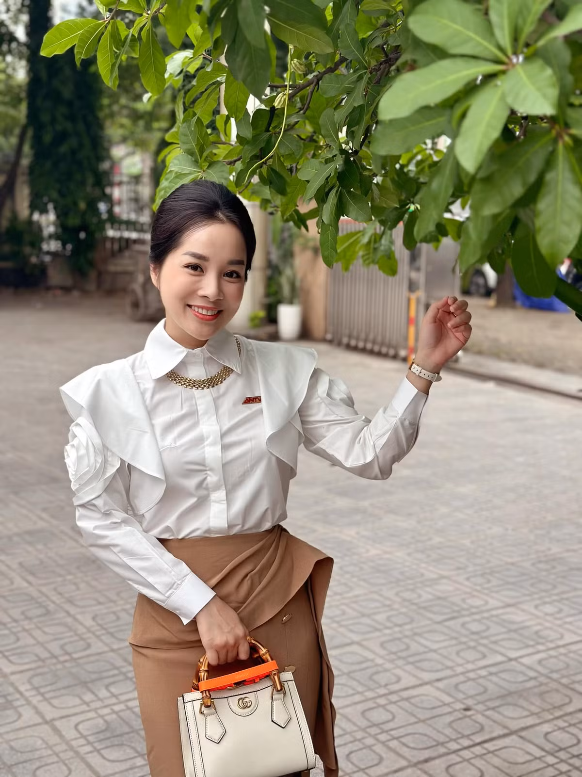 Nữ diễn viên thường xuyên chia sẻ những hình ảnh hạnh phúc của gia đình trên trang mạng xã hội và nhận được nhiều sự quan tâm từ người hâm mộ.