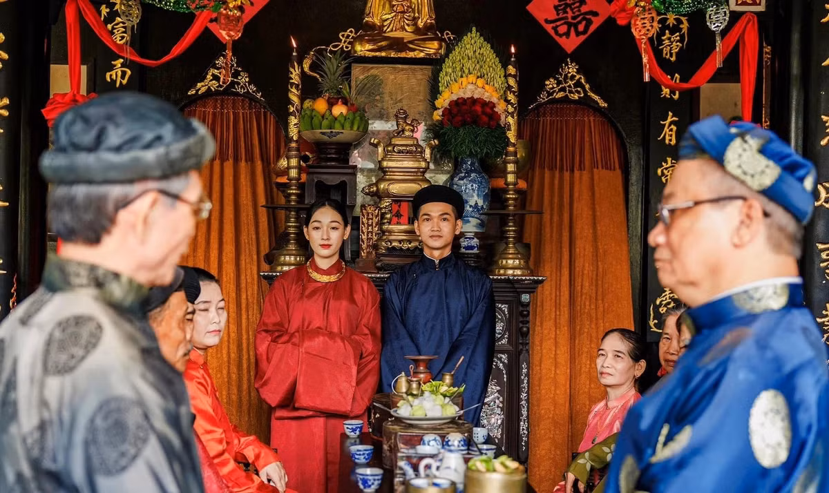 Thực hiện đám cưới theo phong cách truyền thống, cặp đôi Hữu Phú và Ngọc Trang nhận được sự ủng hộ của gia đình. Khách tham dự lễ cưới cũng rất ngạc nhiên, hào hứng với đám cưới đặc biệt của cặp đôi. (Ảnh: NVCC)