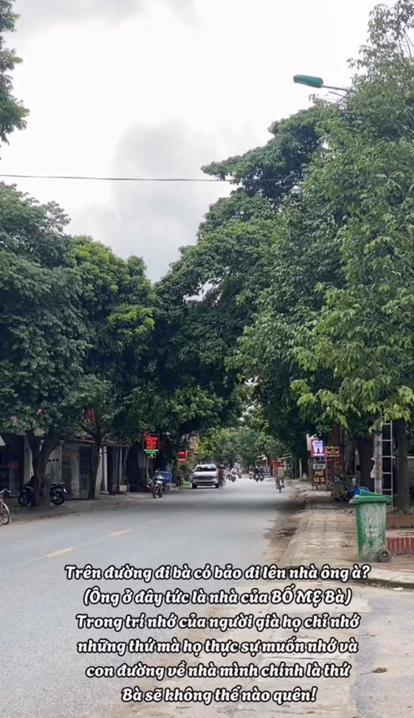 Tác giả chú thích thêm: "Trên đường đi, bà có bảo đi lên nhà ông à? (Ông ở đây tức là nhà của bố mẹ bà). Trong trí nhớ của người già, họ chỉ nhớ những thứ mà họ thực sự muốn nhớ và con đường về nhà mình chính là thứ bà sẽ không thể nào quên!". (Ảnh: cắt từ clip)