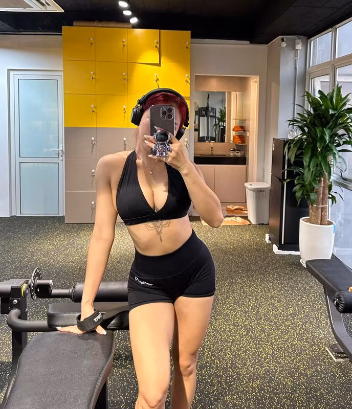 Không chỉ trở thành một PT cho người tập gym, nữ nhân viên văn phòng ngày nào giờ đây đã khởi nghiệp thành công với hai phòng tập gym mang thương hiệu Huyền Dior Private Training tại Hà Nội.