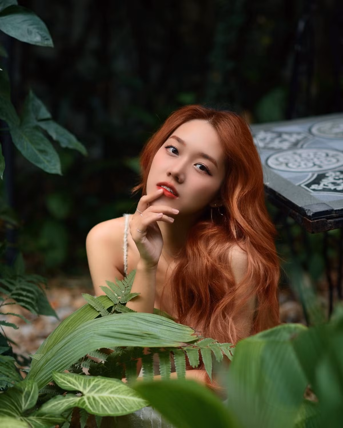 "Những lúc bí ý tưởng, em thường xem lại các video của bản thân, đọc lại các bình luận để biết người xem đang quan tâm đến chủ đề gì. Bên cạnh đó, em cũng thường đọc báo, đọc thông tin trên mạng để nắm bắt được những vấn đề nóng, từ đó lên ý tưởng cho video của bản thân", nữ TikToker 9x chia sẻ.