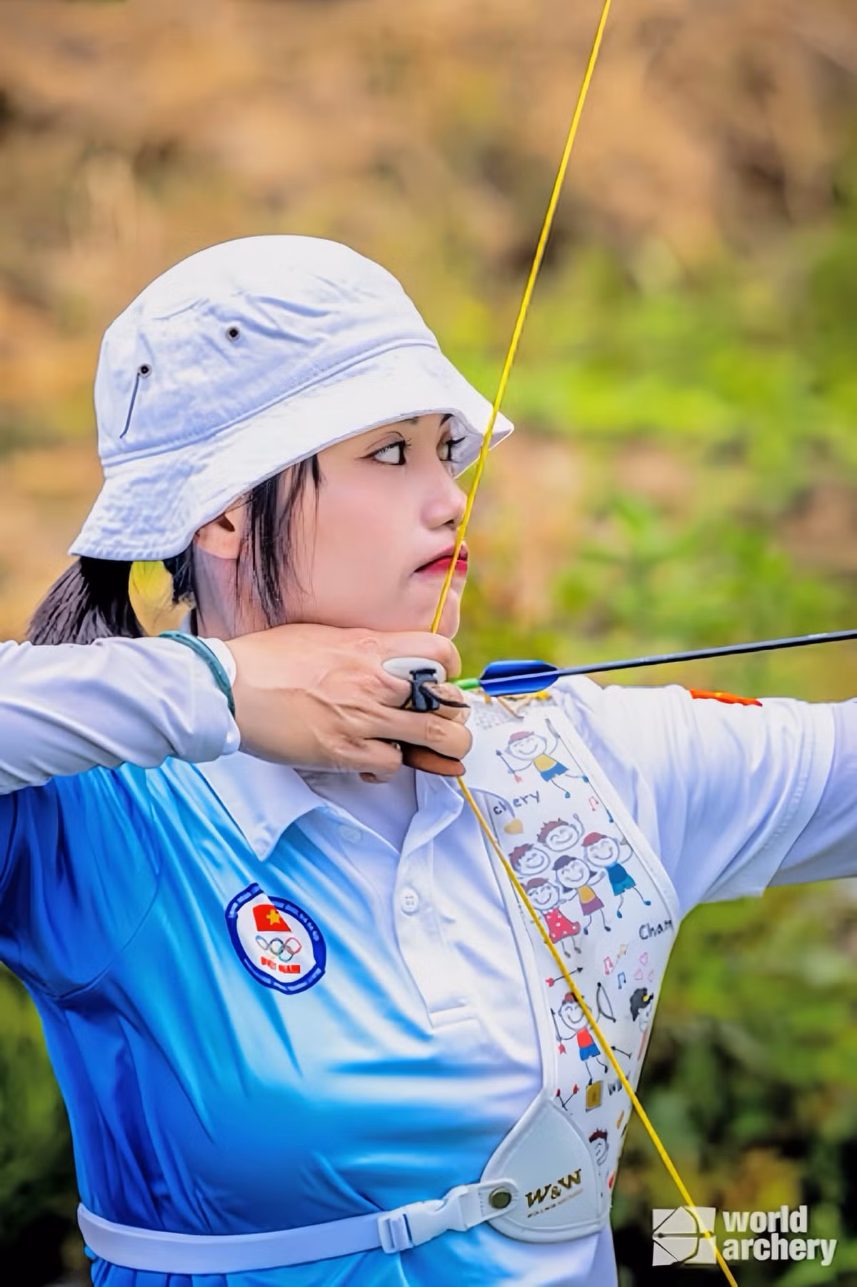 Cung thủ Đỗ Thị Ánh Nguyệt (sinh năm 2001) đến từ Hưng Yên là vận động viên đầu tiên của đoàn thể thao Việt Nam thi đấu tại Olympic Paris 2024. (Ảnh: FBNV)