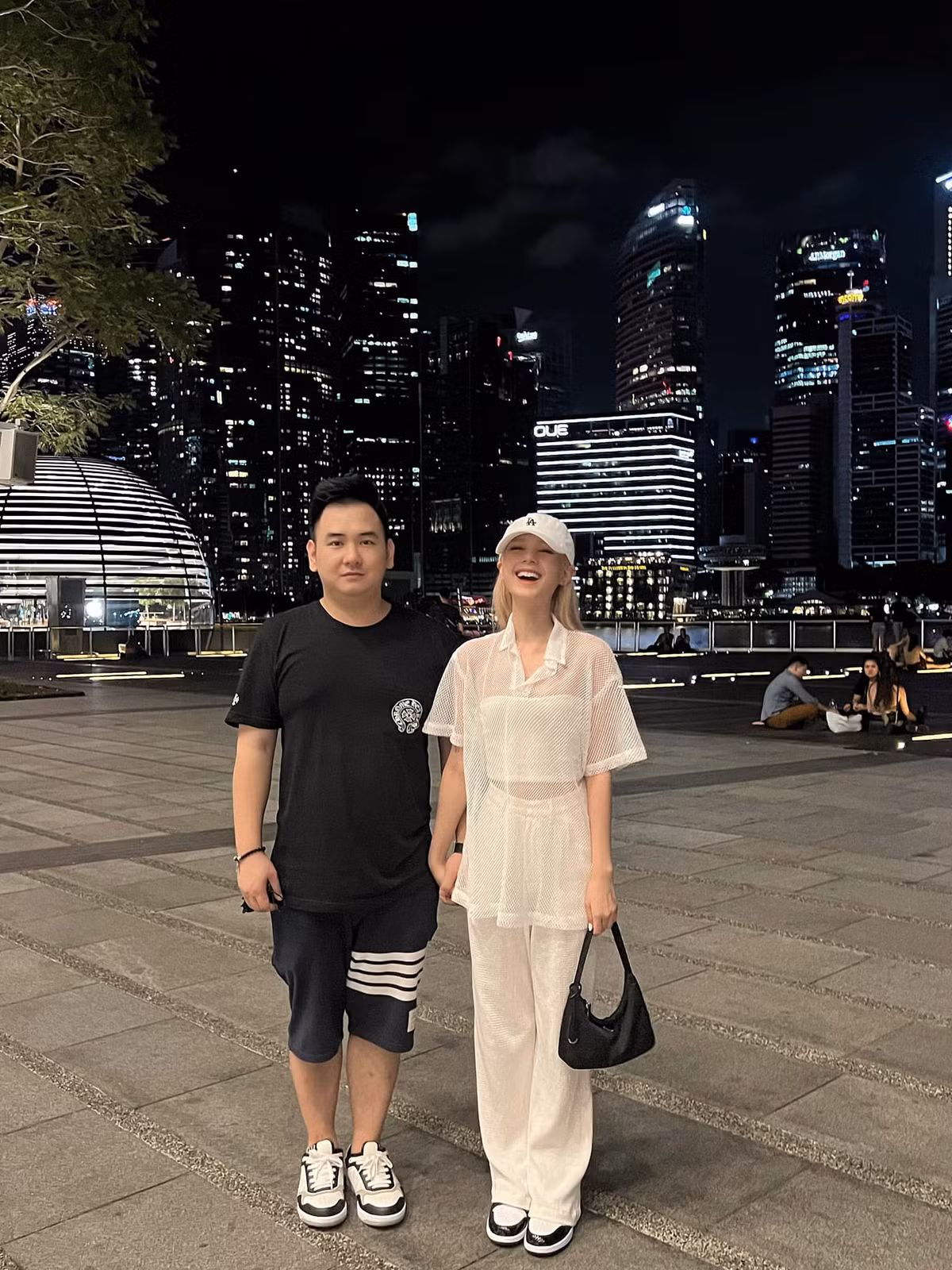 Mình cũng từng nói từ rất lâu là trên đời này không có gì chắc chắn, kể cả khi mình đã cưới bạn thì cũng không có gì chắc chắn là bọn mình sẽ ở bên cạnh nhau lâu dài, chỉ là ở thời điểm đó tụi mình cảm thấy hạnh phúc và oke là được rồi". Nàng hot girl mạng xã hội nói thêm.
