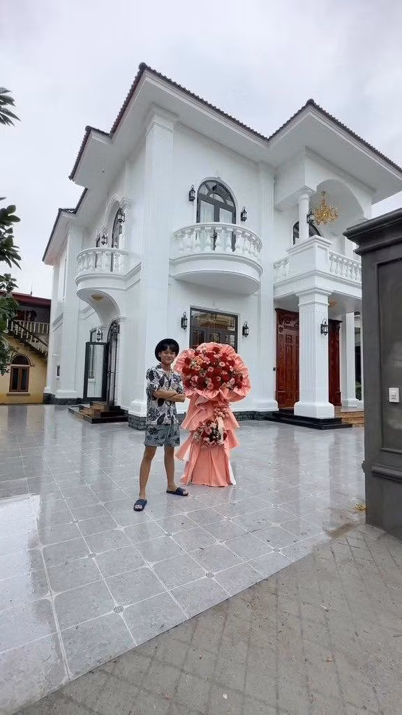 Chàng trai nhỏ bé chỉ cao 1m67 nhưng thành quả thì khiến nhiều người phải ngước nhìn.