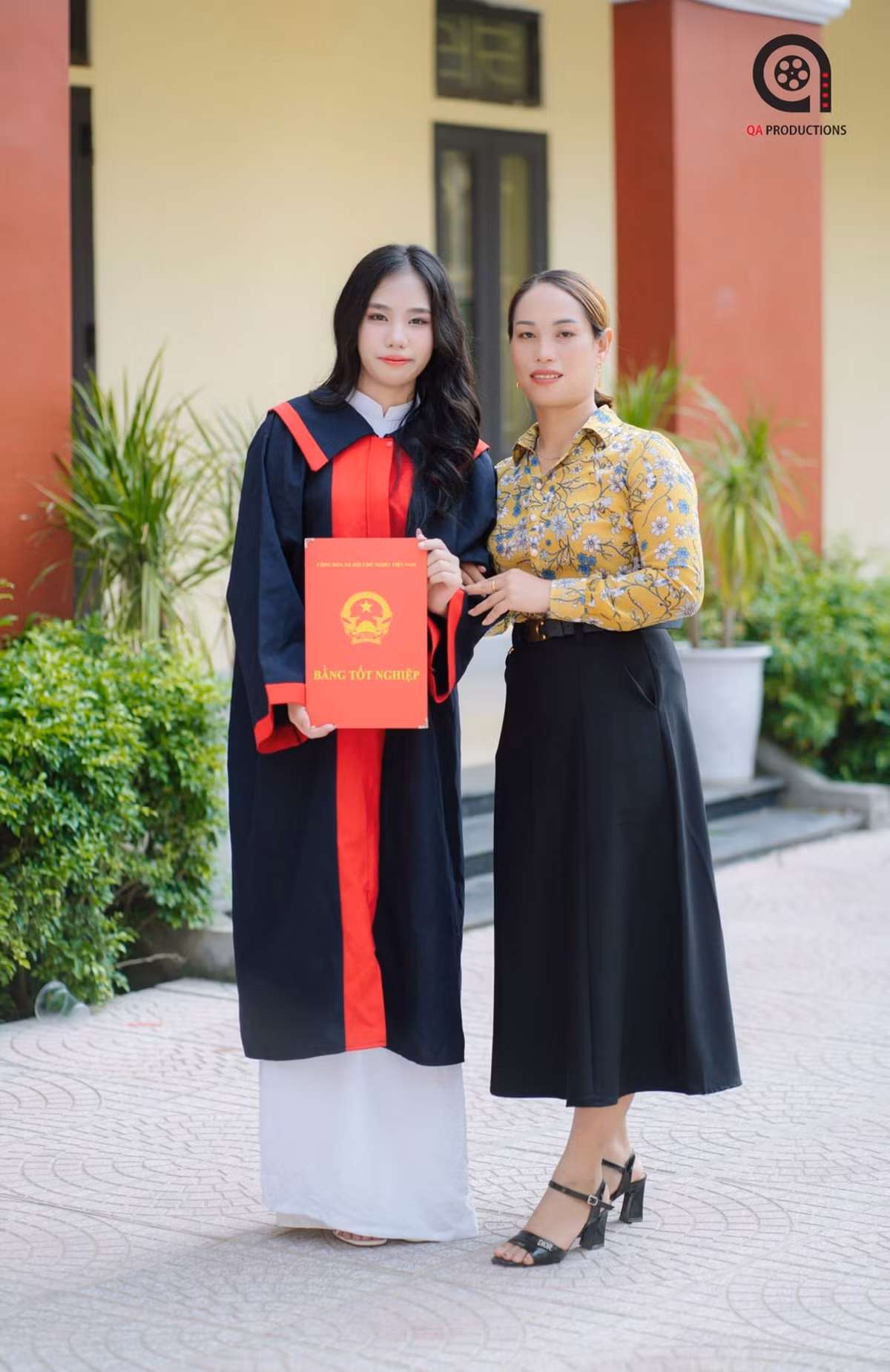 Lương Thị Thúy và mẹ của mình.