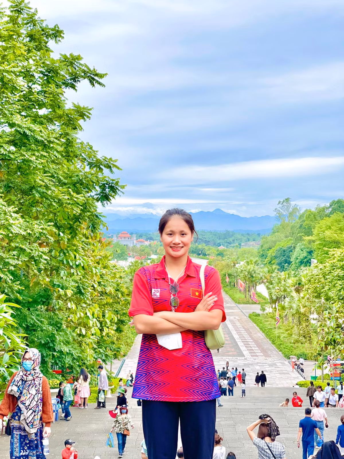 Rời bỏ bộ trang phục thi đấu quen thuộc, Mỹ Tiên bên ngoài là cô gái có gu thời trang nữ tính, trẻ trung.