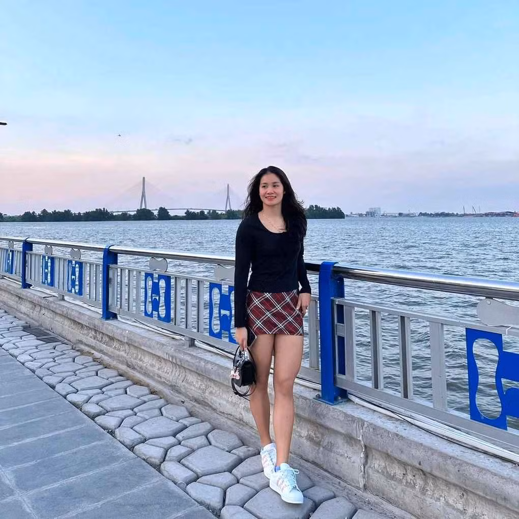 Khác với hình ảnh khi tham gia thi đấu, Mỹ Tiên bên ngoài ghi điểm với hình ảnh đời thường giản dị, có chuyện tình yêu đẹp 4 năm bên cạnh nam vận động viên bơi lội nổi tiếng.
