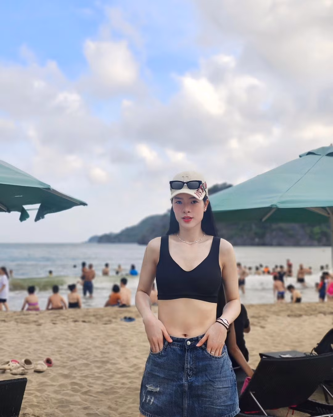 Nhờ lợi thế chiều cao cùng thân hình không chút mỡ thừa, cô nàng có thể cân được mọi outfit.