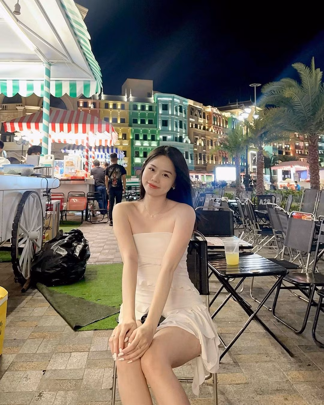 Sau ồn ào chuyện tình cảm, bạn gái cũ Quang Hải được nhận xét ngày càng xinh đẹp và gợi cảm đến ngỡ ngàng.