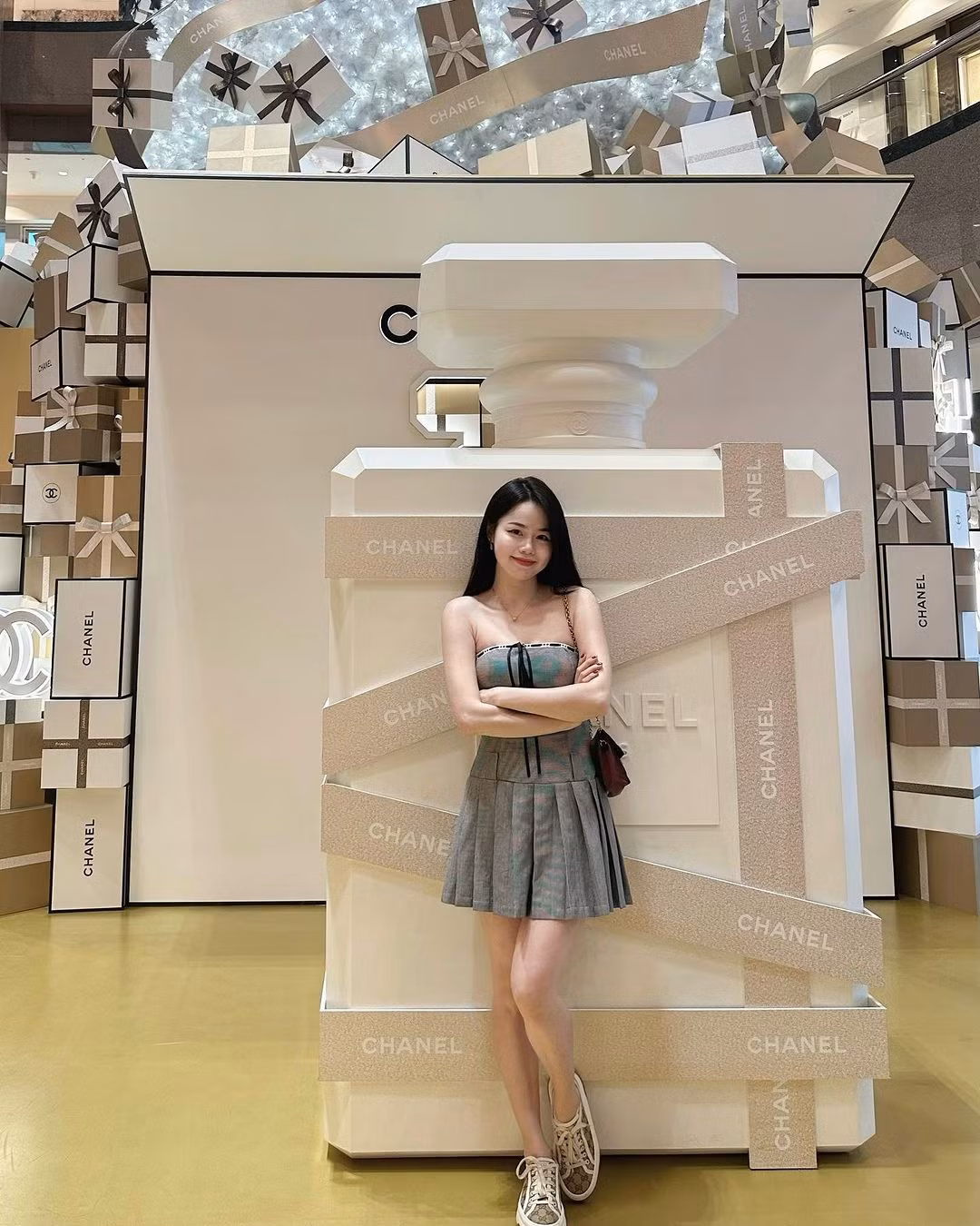 Ngay cả khi đã chia tay cầu thủ nổi tiếng, cuộc sống của nàng hot girl Nha Trang vẫn được nhiều người quan tâm.